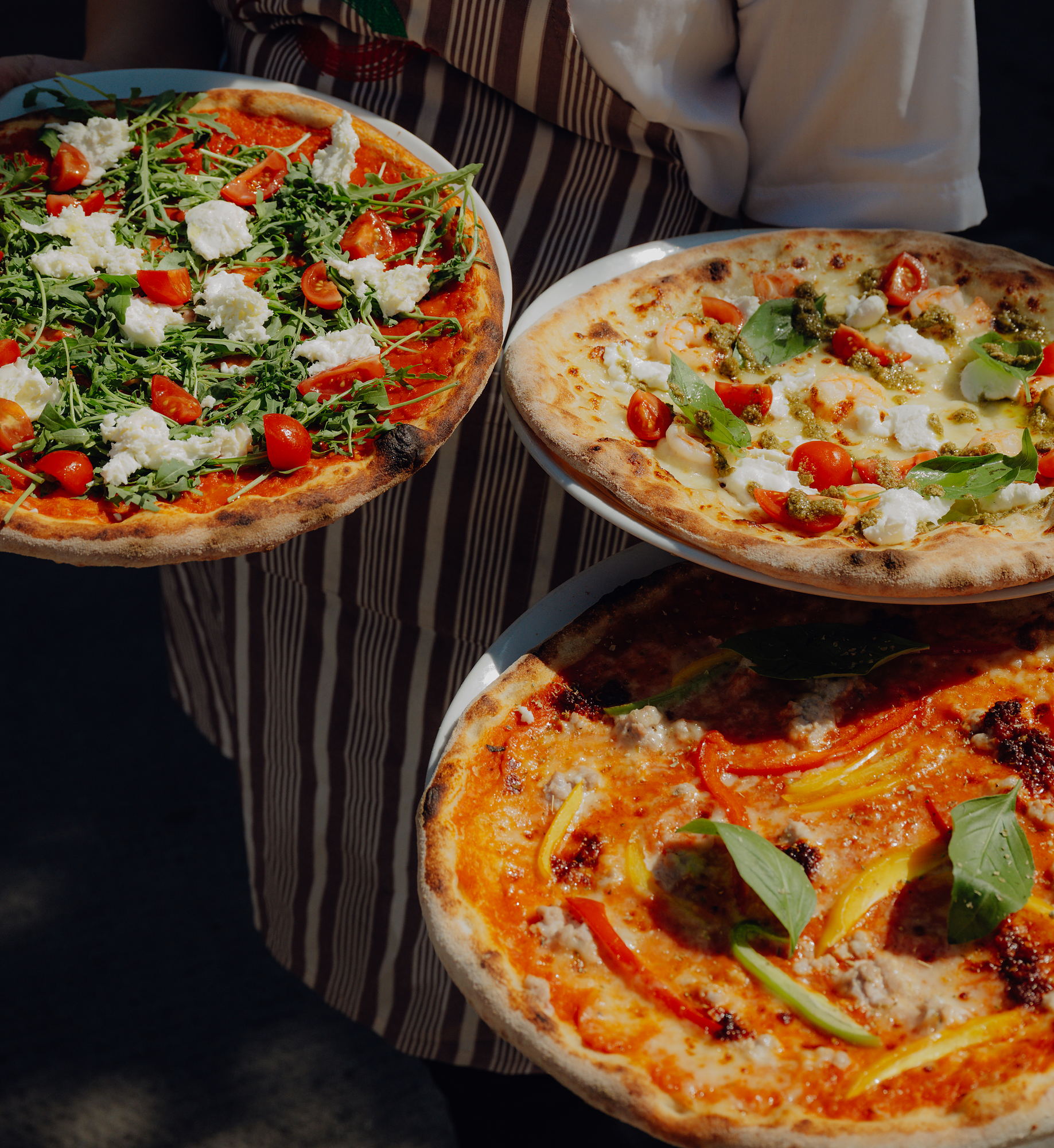 Drei Pizzen aus dem Holzofen